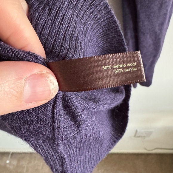 The limited merino wool purple v-neck long sleeve sweater size large - Picture 6 of 6